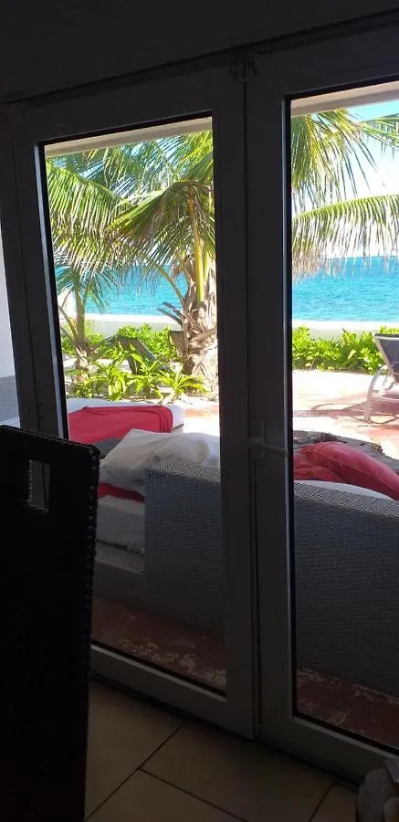 Beach House Hostel Nassau