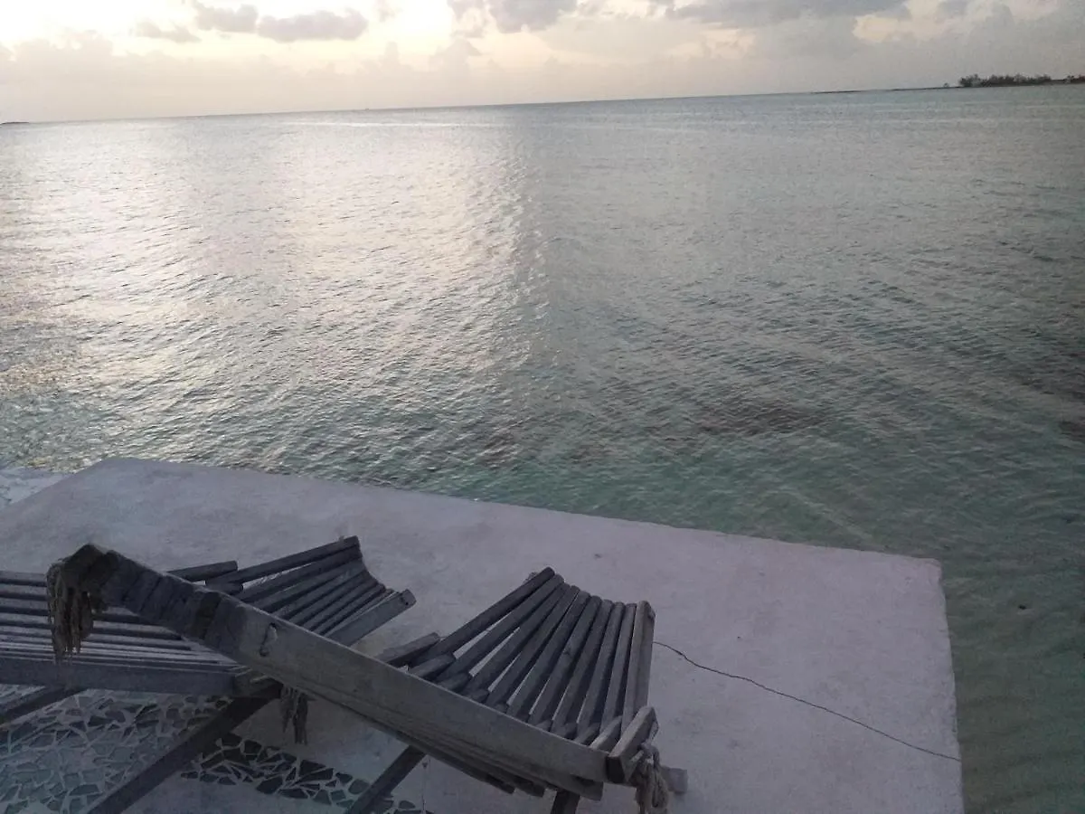 Beach House Hostel Nassau 0*,  Bahamas