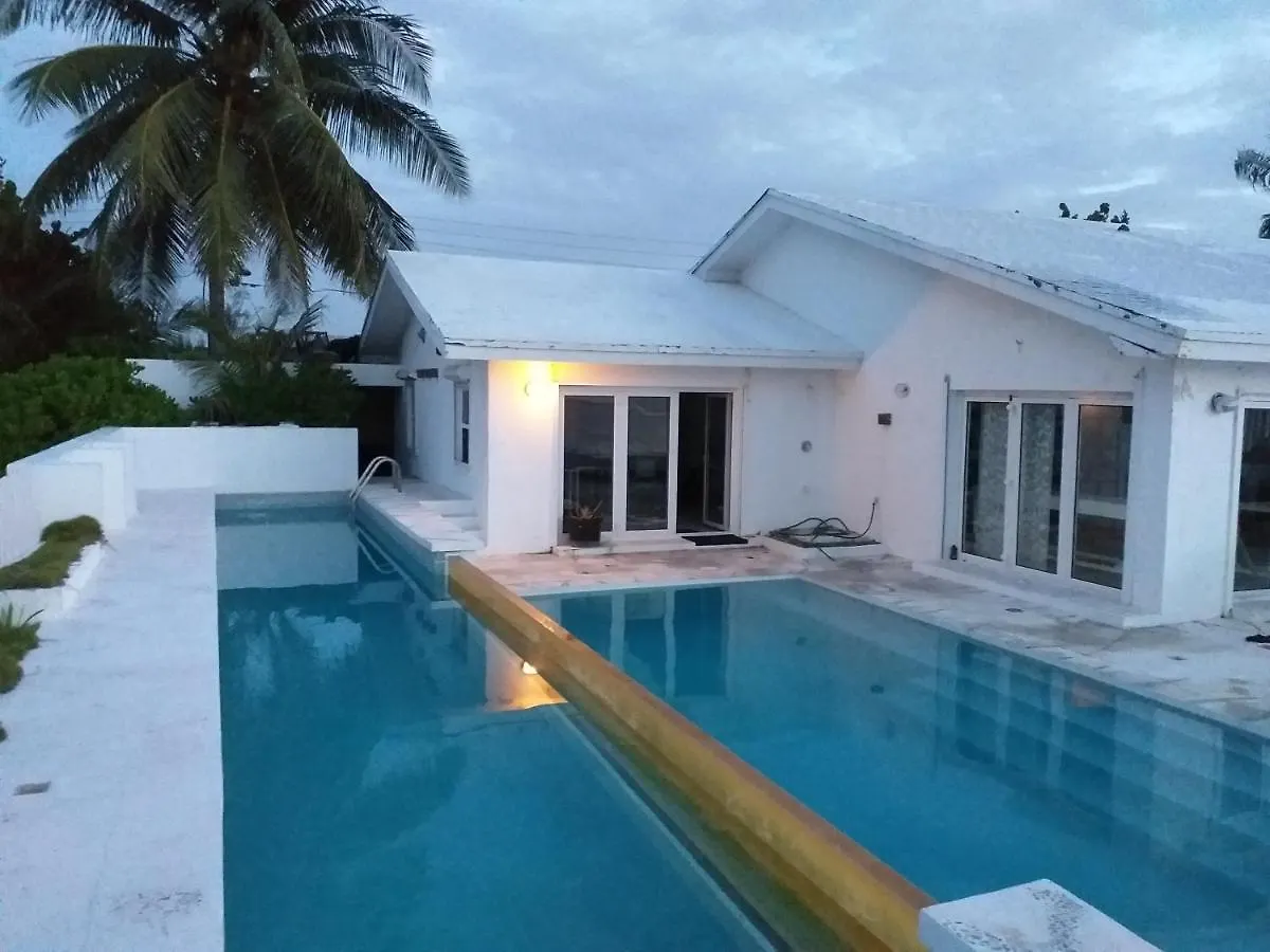 Beach House Hostel Nassau