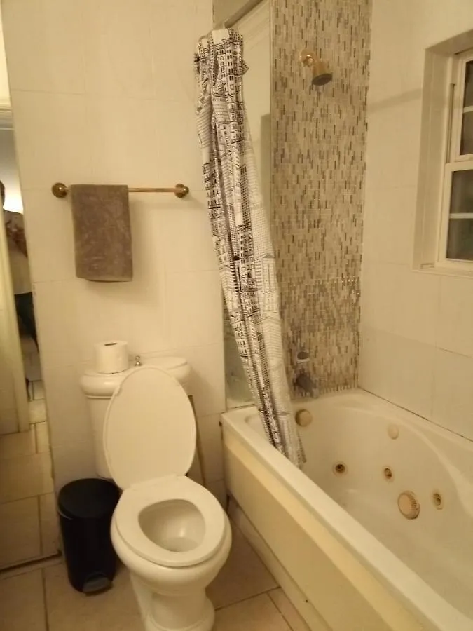 Beach House Hostel Nassau