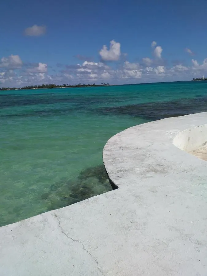 Beach House Hostel Nassau