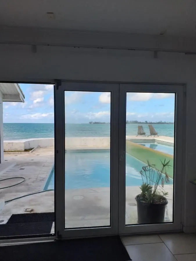 Beach House Hostel Nassau
