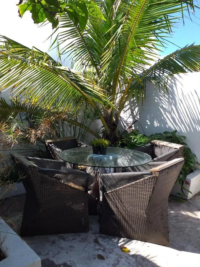 Beach House Hostel Nassau