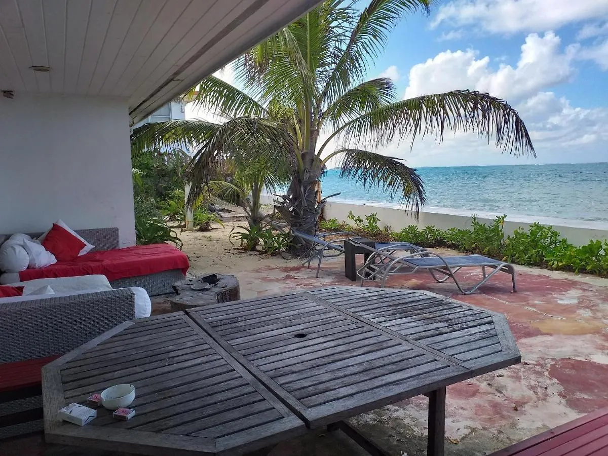 Beach House Hostel Nassau